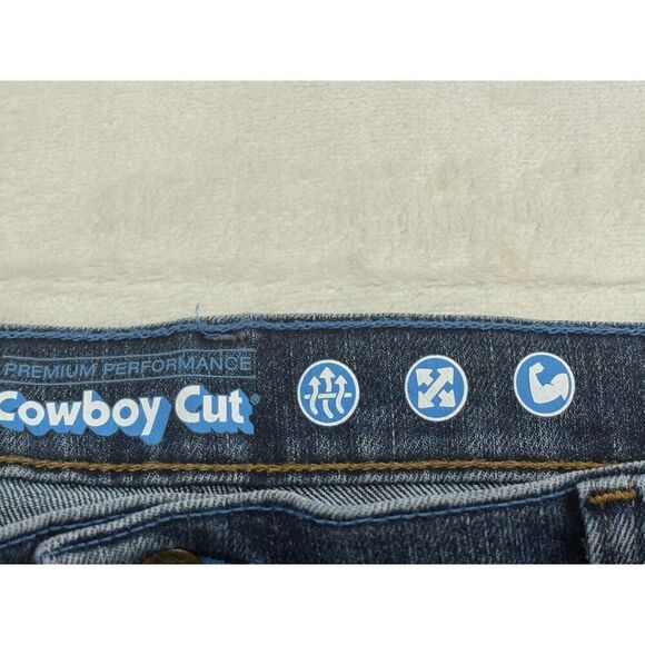 Wrangler Jeans Mens 47x30 Blue Cowboy Cut Regular Fit Premium Performance Denim - Picture 8 of 12